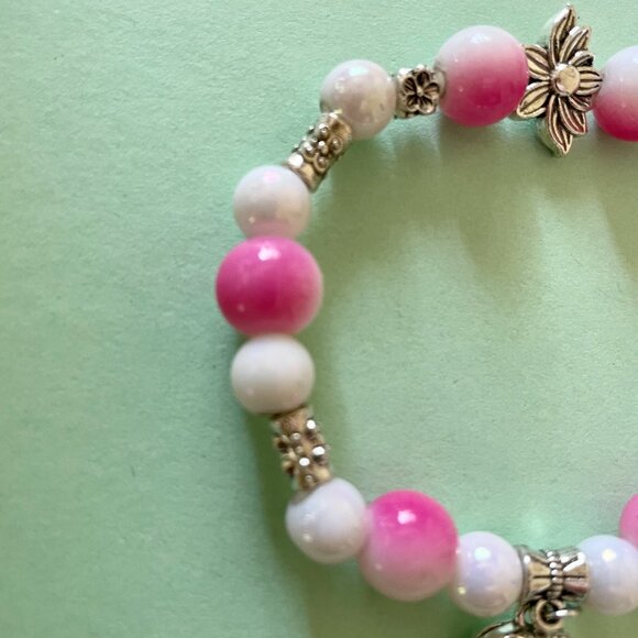 Handmade bracelet with beads and dangling elephant charm - Picture 4 of 7